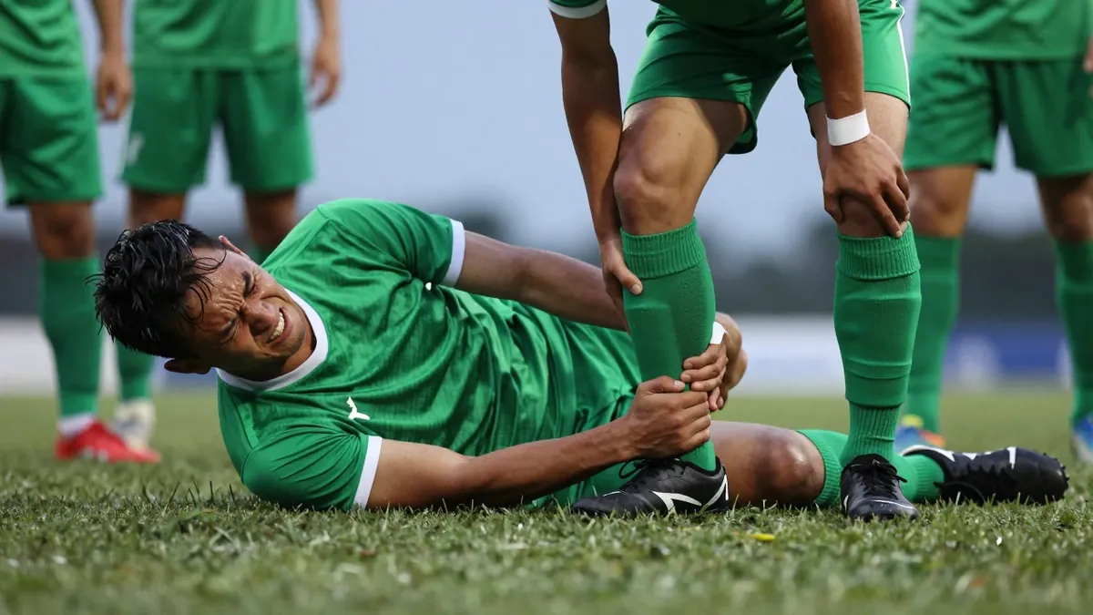 Plymouth Argyle striker Owen Oseni will miss the next six to seven weeks with a sprained ankle, ruling him out of their...