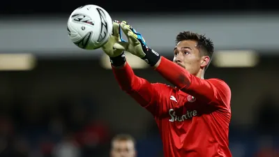 Leyton Orient have completed the loan signing of Coventry City goalkeeper Oliver Dovin for the 2026/27 League One season